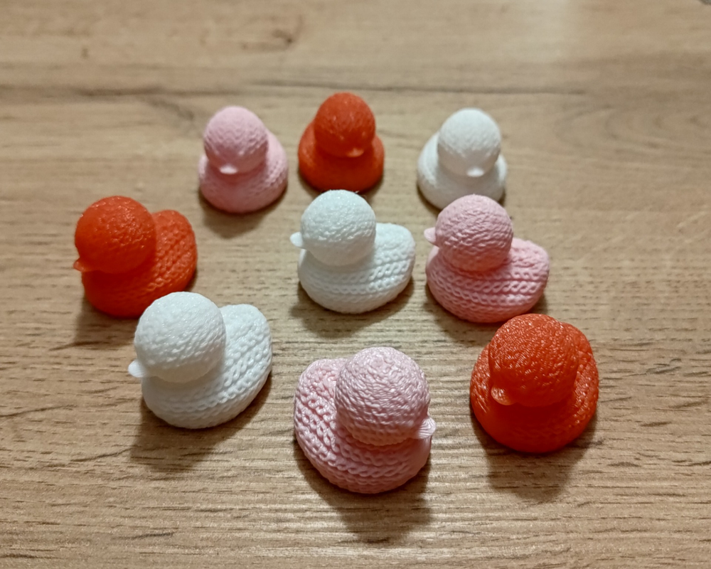 Mini knitted duck