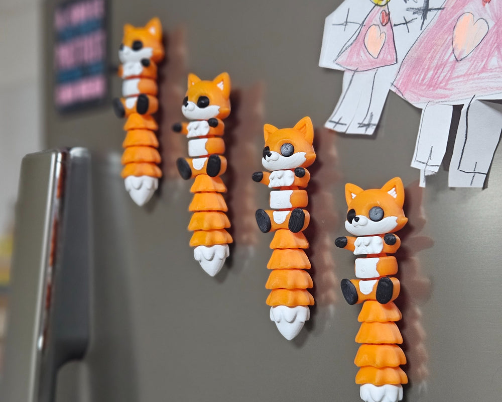 Moxxie – Flexi Fox Keychain & Fridge Magnet